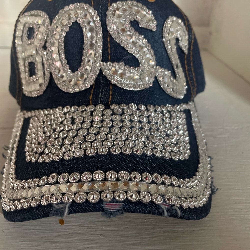 Lady Boss - Picture 3 of 3